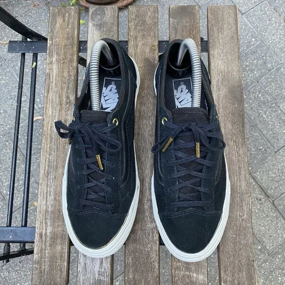 Vans Old Skool Low Skate Shoes Women's 7.5 Men's 6 Black Suede Gold Lace Aglets - Picture 7 of 12